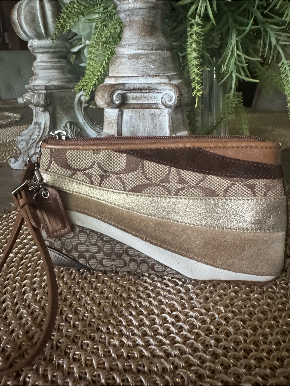 LIKE NEW Coach Vintage Wave Patchwork Signature Wristlet w/ Hang Tag COLLECTIBLE